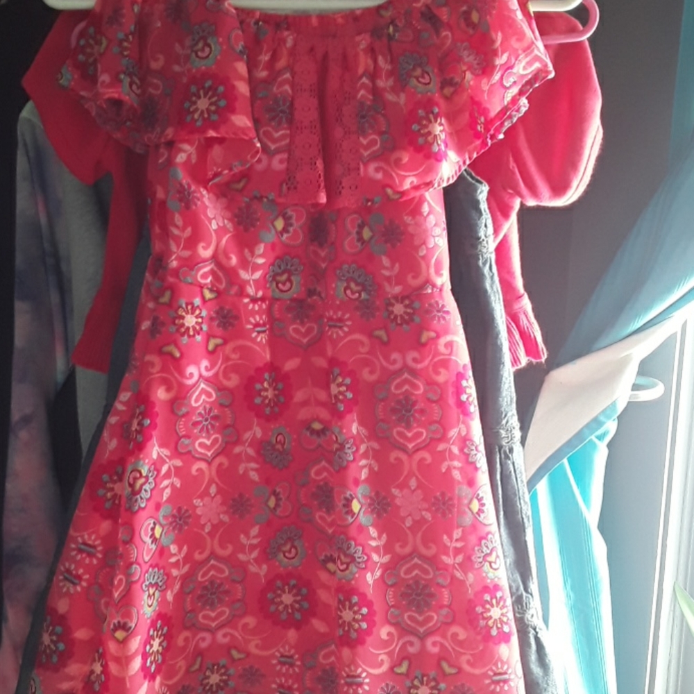 Cute on or off shoulder dress worn once